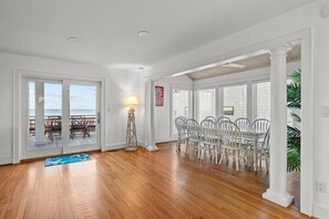 House, 5 Bedrooms | Dining