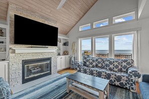 Casa, 5 habitaciones | Área de sala de estar | Smart TV y servicios de streaming 