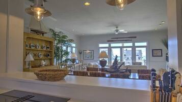 House, 6 Bedrooms | Dining