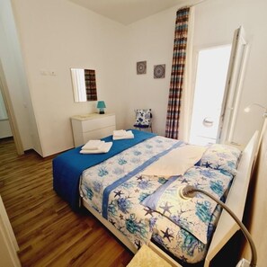 1 bedroom, bed sheets
