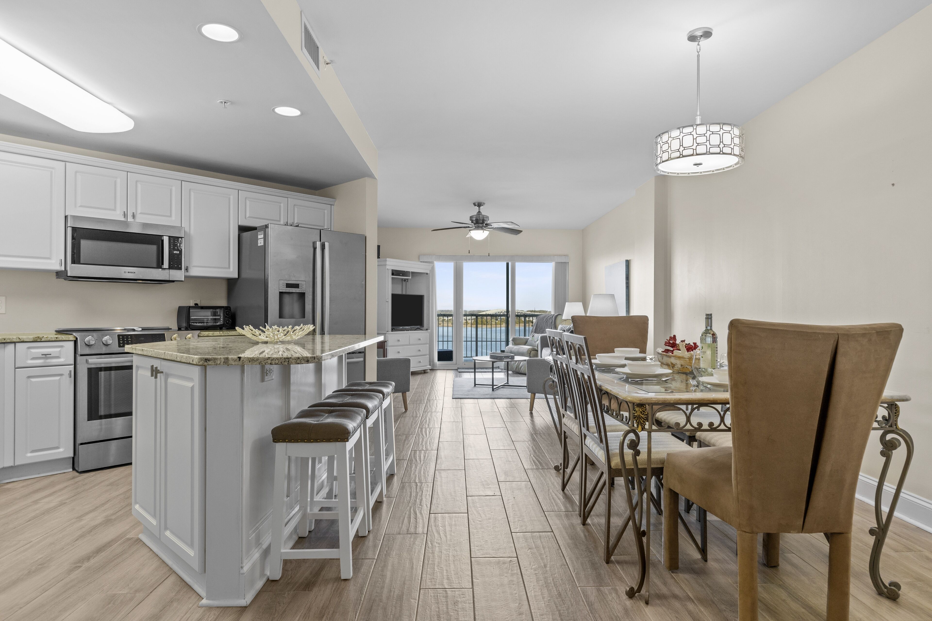 Yacht Club Dream 3 Bedroom Condo by Redawning