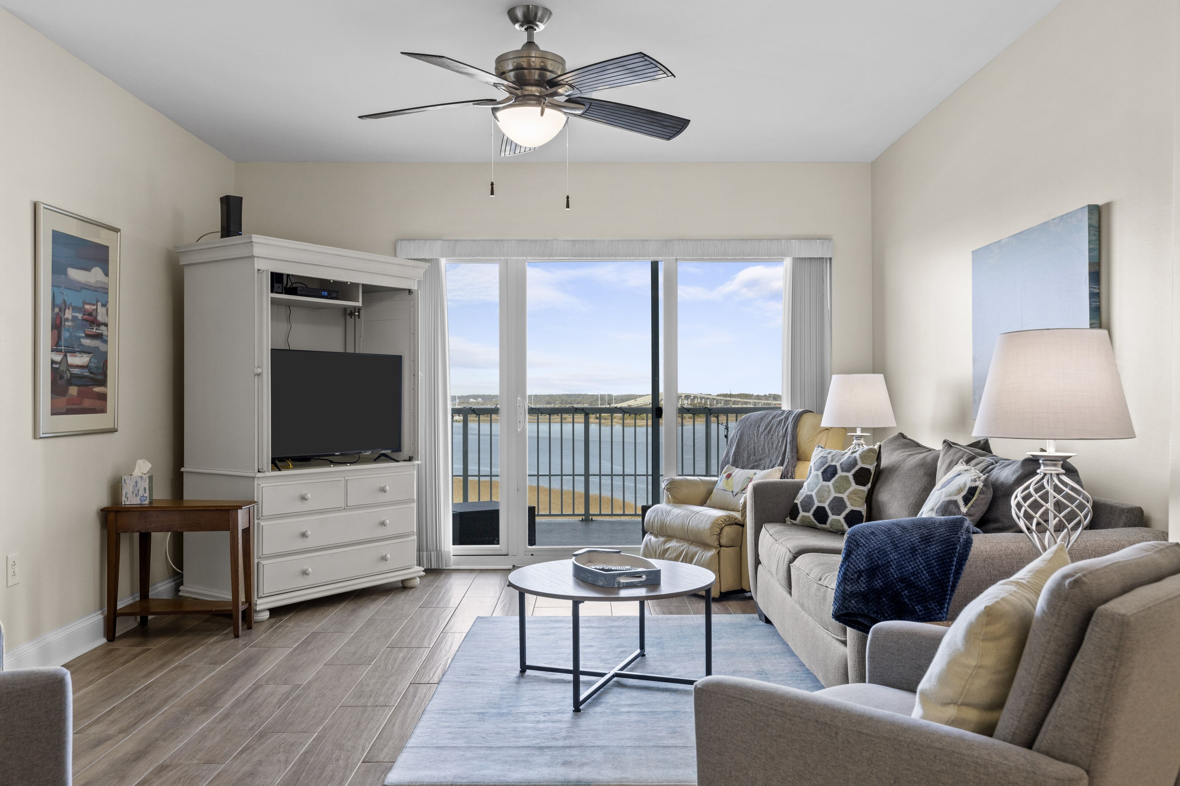 Yacht Club Dream 3 Bedroom Condo by Redawning