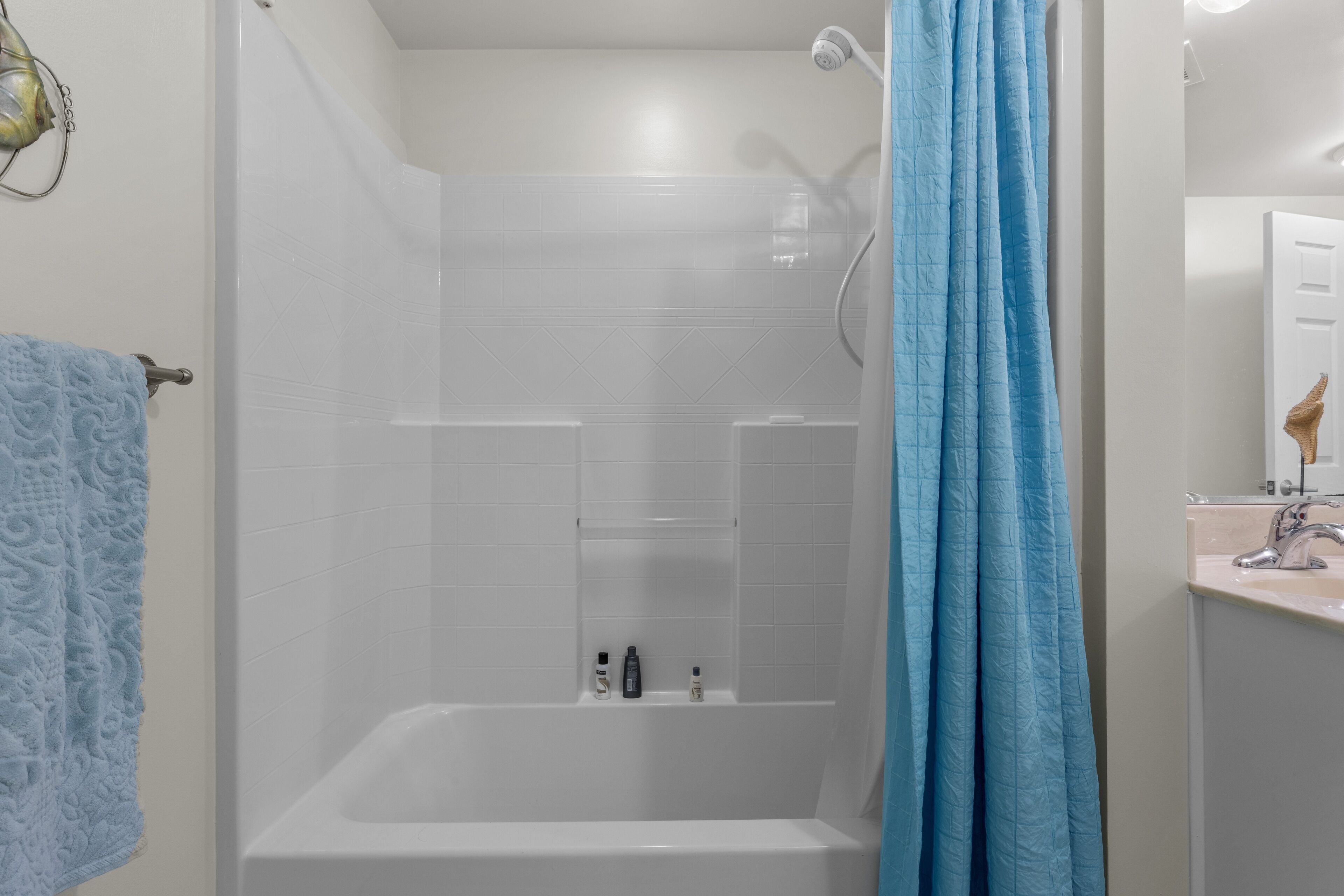 Yacht Club Dream 3 Bedroom Condo by Redawning