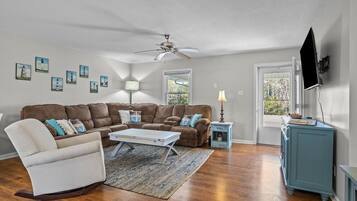 House, 3 Bedrooms | Living area | Streaming services