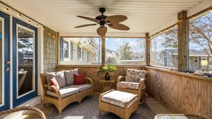Unclassified image, 3 of 42, button - Otter Banks Retreat 3 Bedroom Home by RedAwning (Beaufort)