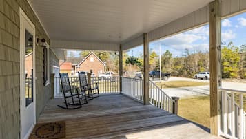 House, 3 Bedrooms | Terrace/patio