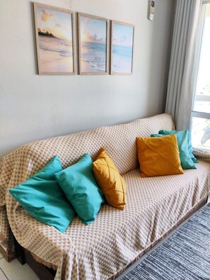 Comfort Apartment, Pool Access | Living area