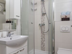 Apartment | Badezimmer | Dusche, Haartrockner