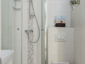 Apartment | Bathroom - Rooms Tupina by Paulina - Standard Double Room With Balcony and Sea View (Zupa dubrovacka)