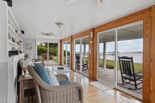 House, 4 Bedrooms | Interior - Harolds House 4 Bedroom Home by RedAwning (Gloucester)