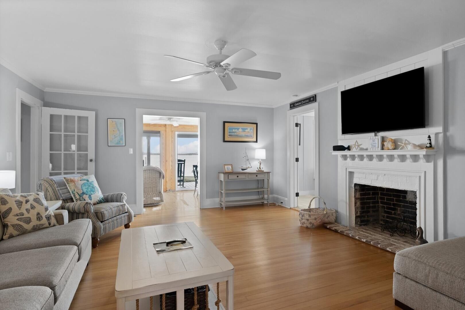 House, 4 Bedrooms | Living area