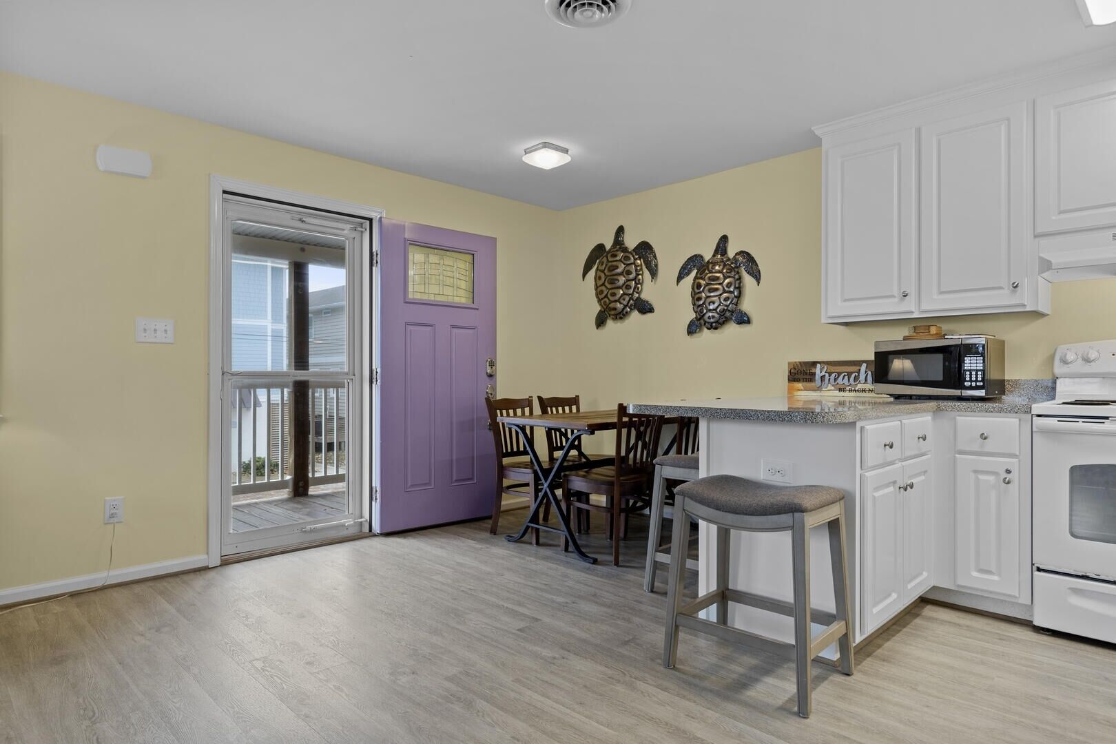 Condo, 3 Bedrooms | Dapur peribadi | Peti sejuk, ketuhar, pembancuh kopi/teh, pembakar roti 