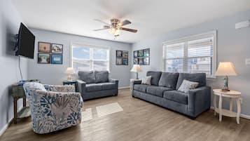 Condo, 3 Bedrooms | Living area