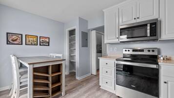 Condo, 2 Bedrooms | Private kitchen | Fridge, oven, coffee/tea maker, toaster