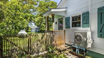 House, 2 Bedrooms | Outdoor spa tub