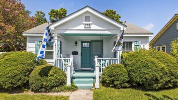 House, 2 Bedrooms | Exterior