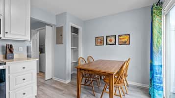 Condo, 2 Bedrooms | Dining