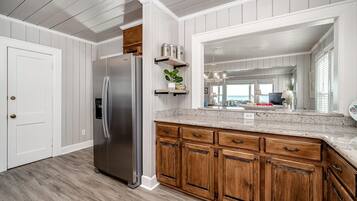 Rumah, 6 kamar tidur | Dapur pribadi | Lemari es, oven, mesin pembuat kopi/teh, dan pemanggang roti