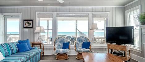 House, 6 Bedrooms | Living area