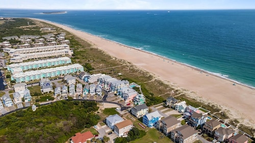 Dolphin Dreams 5 Bedroom Home by RedAwning