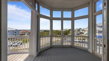 House, 5 Bedrooms | Interior