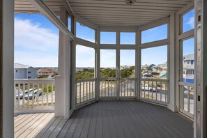 House, 5 Bedrooms | Interior