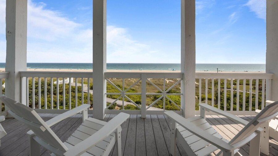 Dolphin Dreams 5 Bedroom Home by RedAwning