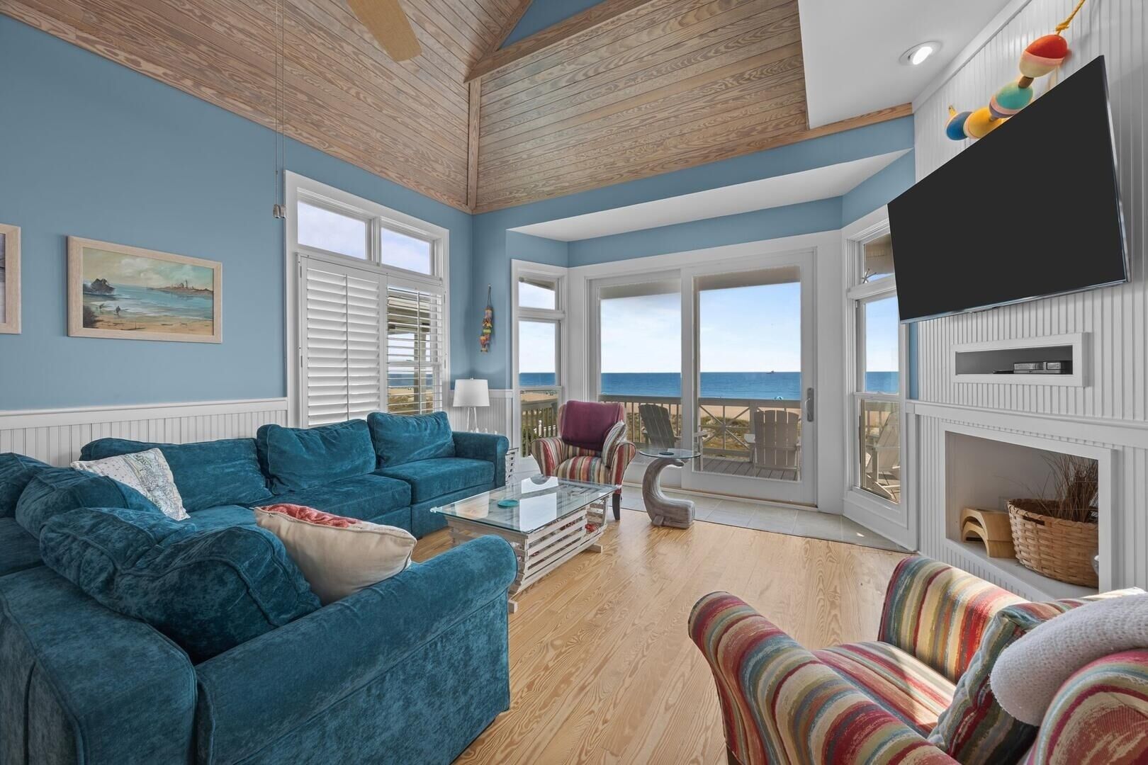 House, 5 Bedrooms | Living area