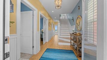 House, 5 Bedrooms | Interior