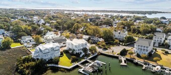 Bridgeview On Broad 1 Bedroom Home by RedAwning