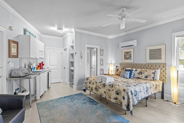 Room - Bridgeview On Broad 1 Bedroom Home by RedAwning (Beaufort)