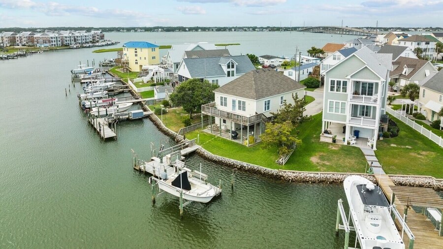 One More Drift 4 Bedroom Home by RedAwning