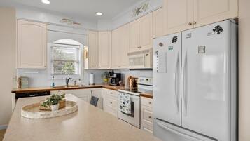 Rumah, 4 kamar tidur | Dapur pribadi | Lemari es, oven, mesin pembuat kopi/teh, dan pemanggang roti