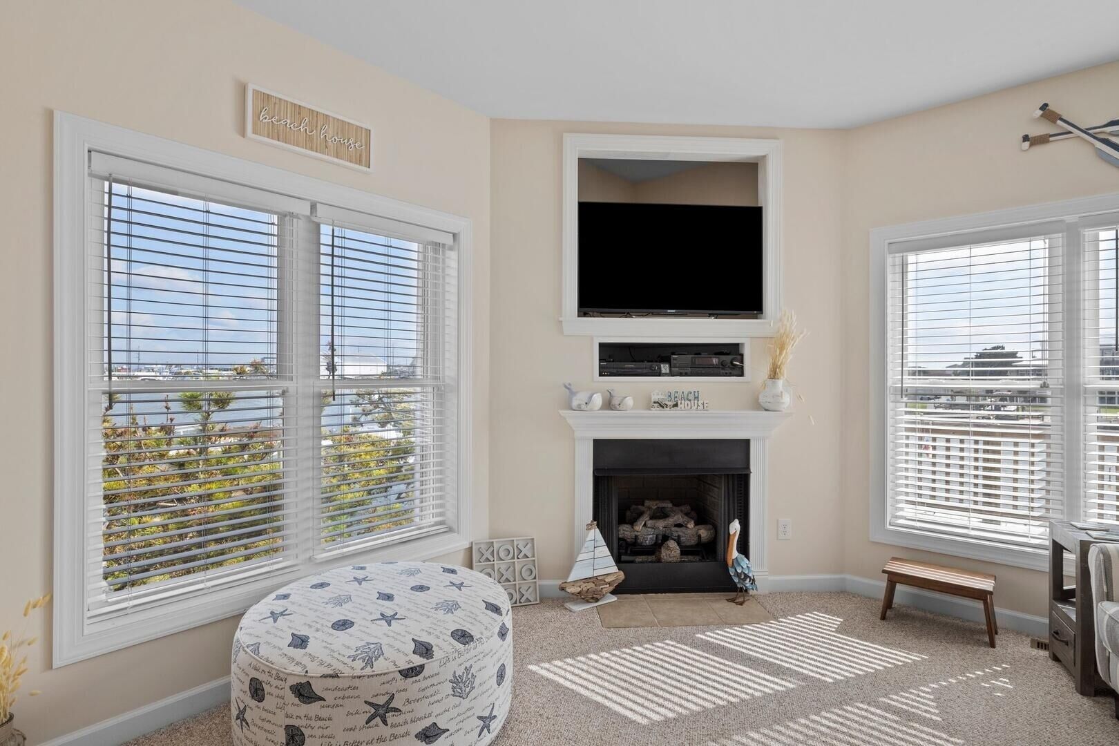 House, 4 Bedrooms | Living area