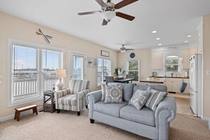 Living area - One More Drift 4 Bedroom Home by RedAwning (Atlantic Beach)