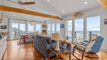 House, 5 Bedrooms | Ruang tamu