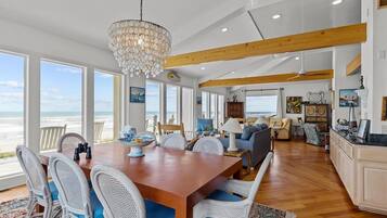House, 5 Bedrooms | Dining