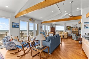 Living area - Perkins Cottage 5 Bedroom Home by RedAwning (Atlantic Beach)