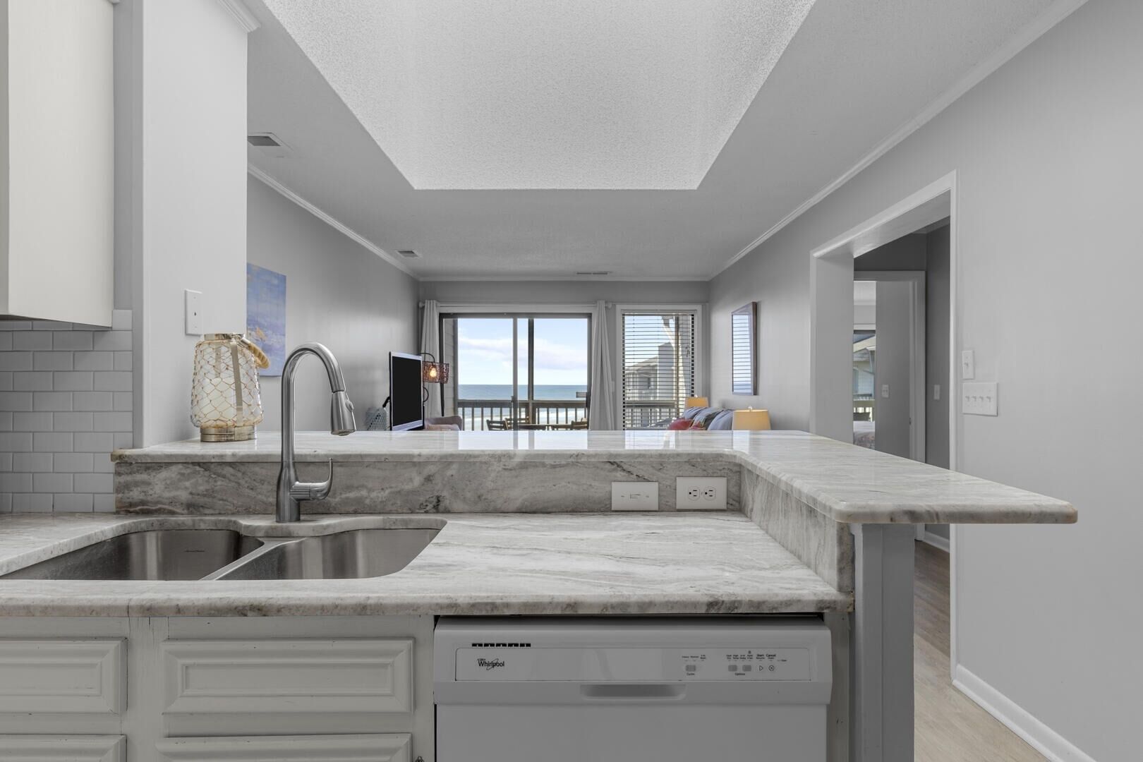 Condo, 3 Bedrooms | Private kitchen | Fridge, oven, coffee/tea maker, toaster