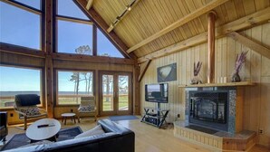 House, 3 Bedrooms | Living area