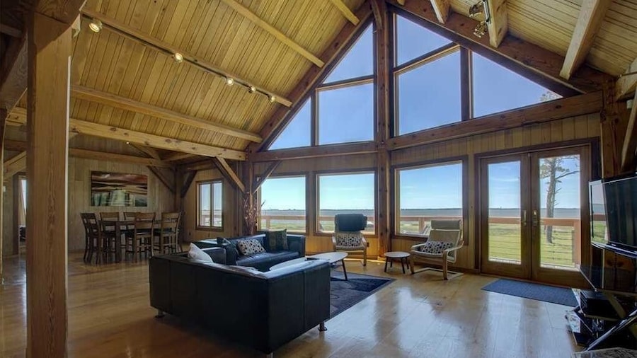 Nautical Getaway 3 Bedroom Home by RedAwning