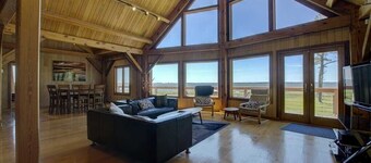 Nautical Getaway 3 Bedroom Home by RedAwning