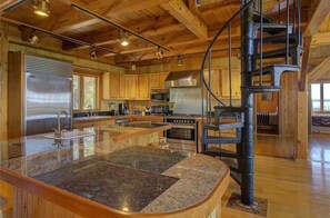 House, 3 Bedrooms | Private kitchen | Fridge, oven, coffee/tea maker, toaster - Nautical Getaway 3 Bedroom Home by RedAwning (Beaufort)