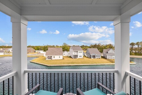 The Blue Chill 3 Bedroom Townhouse by RedAwning