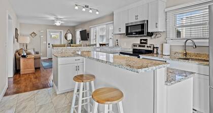 Mi Faro 2 Bedroom Duplex by RedAwning
