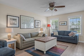 House, 3 Bedrooms | Living area