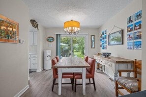 Dining - High Tider 3 Bedroom Home by RedAwning (Harkers Island)