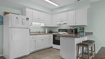 Condo, 2 Bedrooms | Private kitchen | Fridge, oven, coffee/tea maker, toaster