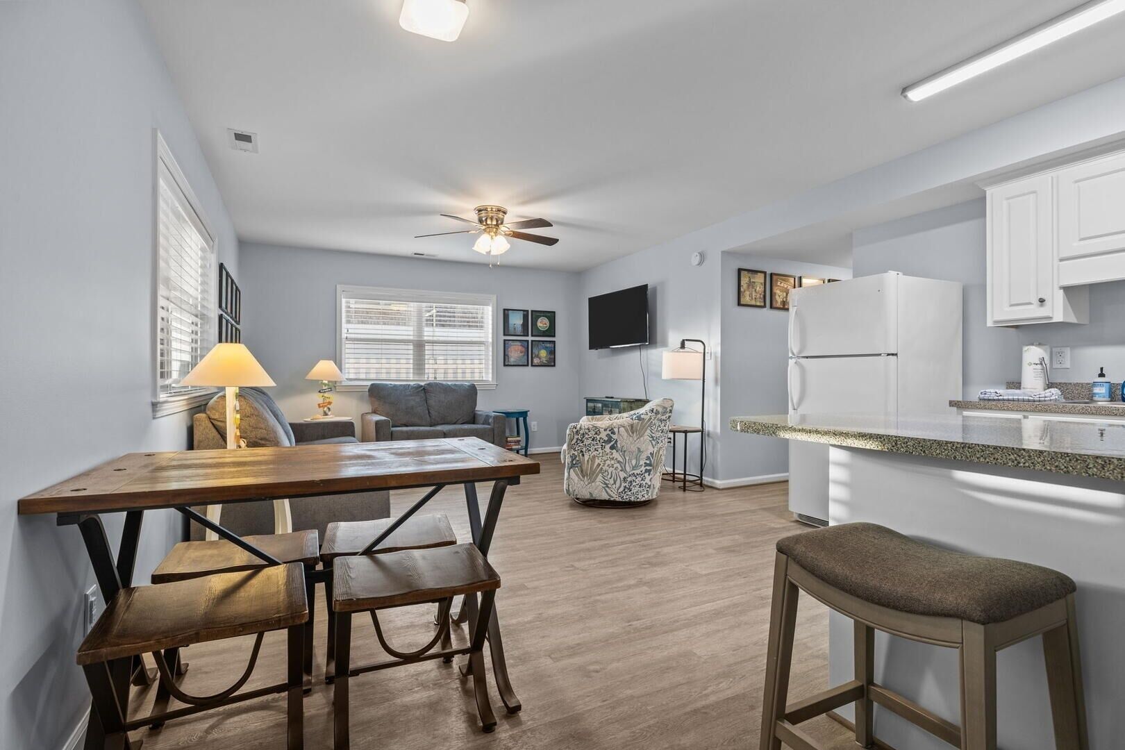 Condo, 2 Bedrooms | Living area