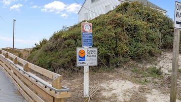 Condo, 2 Bedrooms | Property grounds